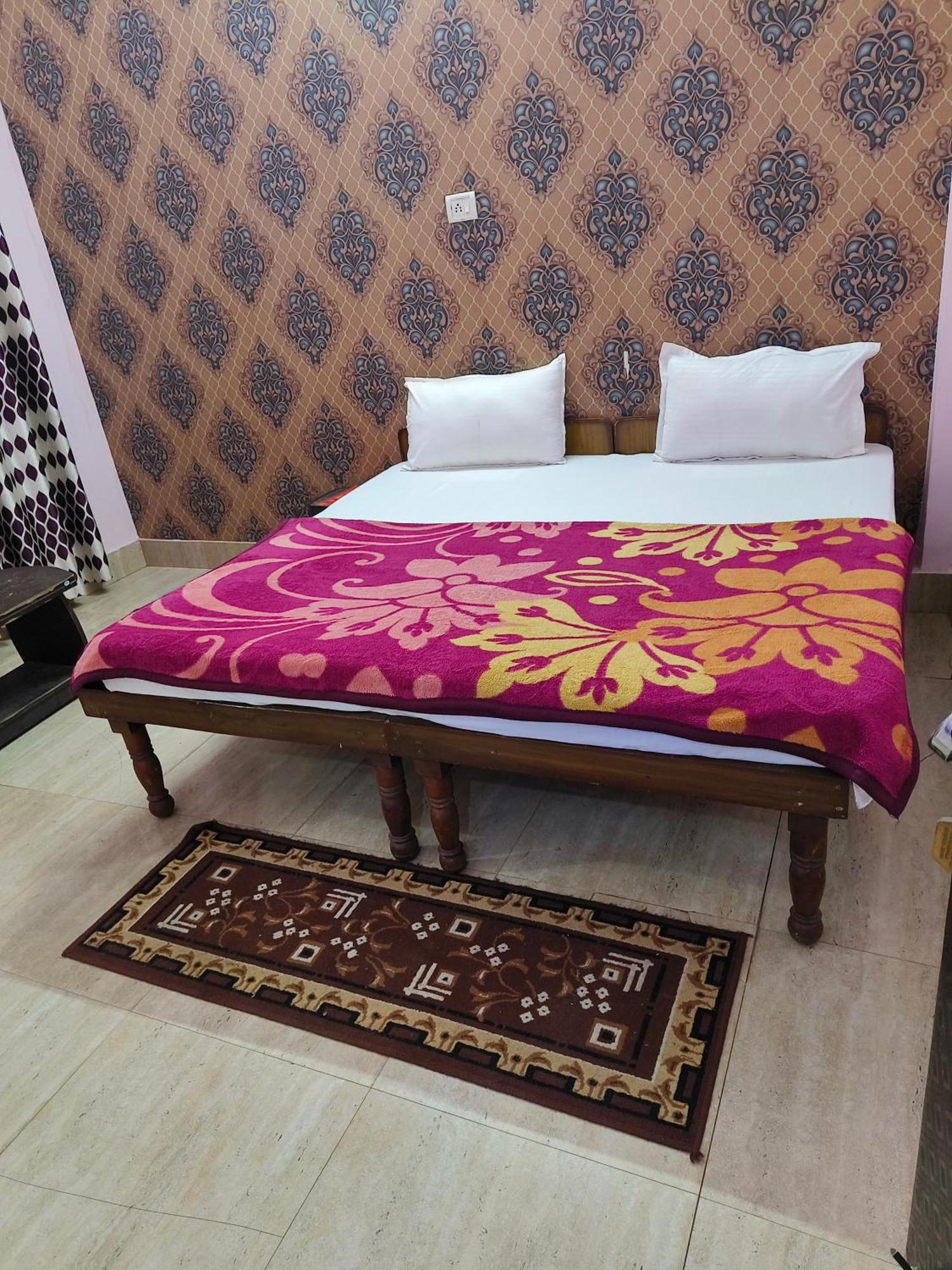 Jamuna Paying Guest House - Varanasi — Photos 1